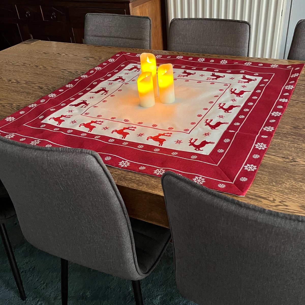 Kersttheenap geborduurd rendier 85 x 85